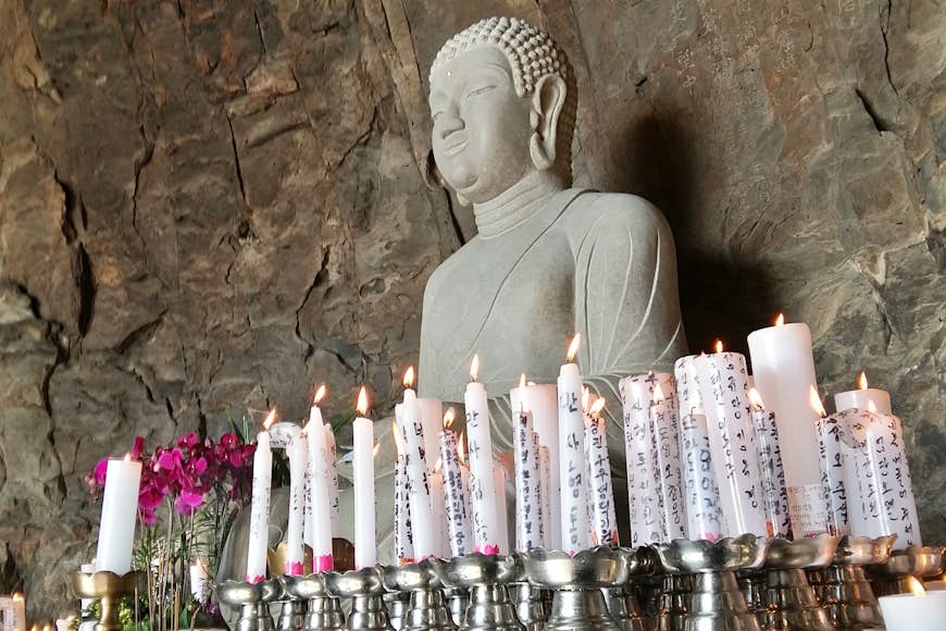 Sanbang-gul-sa's cave Buddha. Image by Rob Whyte / Lonely Planet