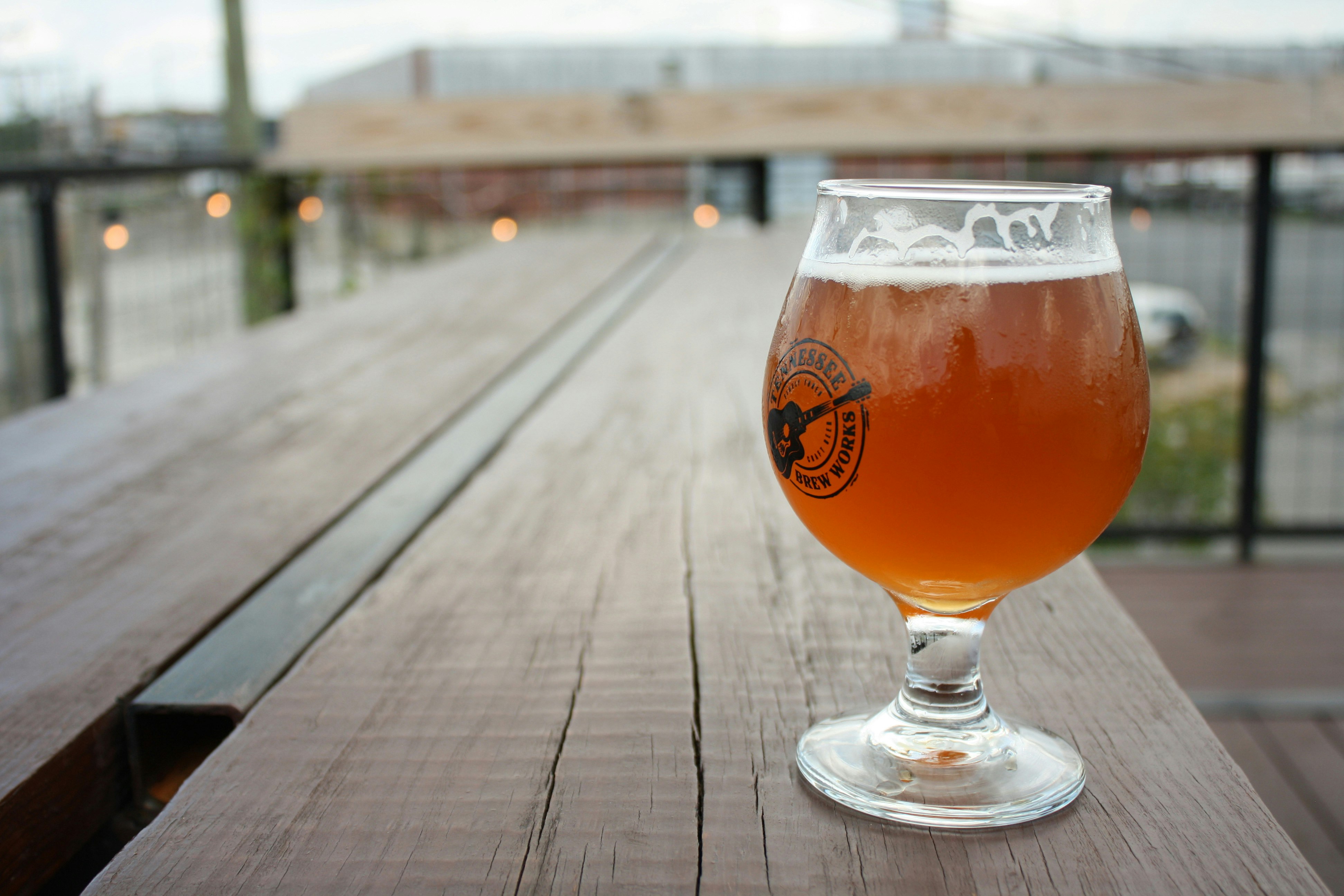 A pint on the patio at Tennessee Brew Works. Image by Alexander Howard / Lonely Planet
