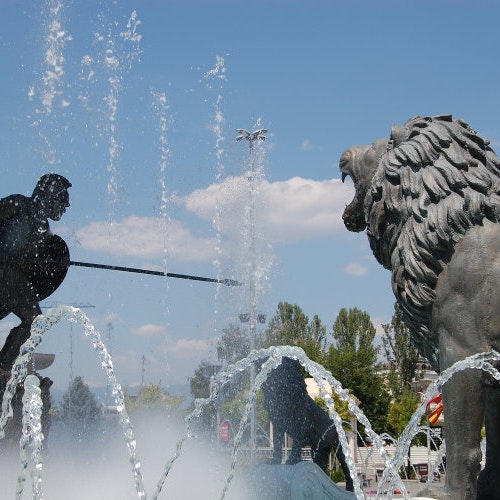 Lions and warriors are part of Skopje’s ‘Warrior on a Horse’ statue- fountain. Image by Andrzej Wojtówicz / CC BY-SA 2.0