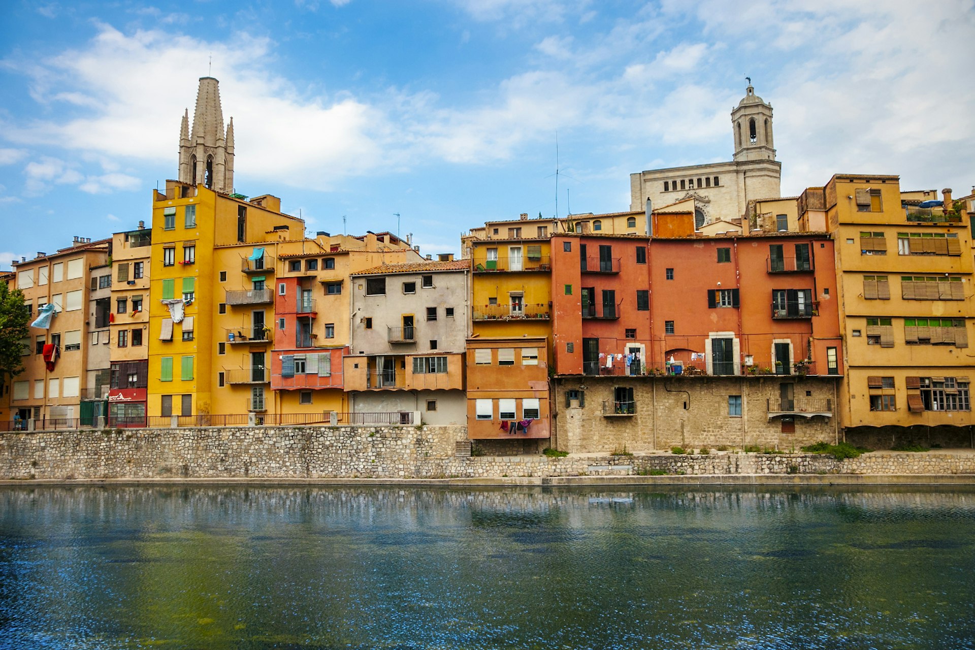 Colourful houses line the Río Onyar in Girona. Image by  Gonzalo Azumendi / Getty