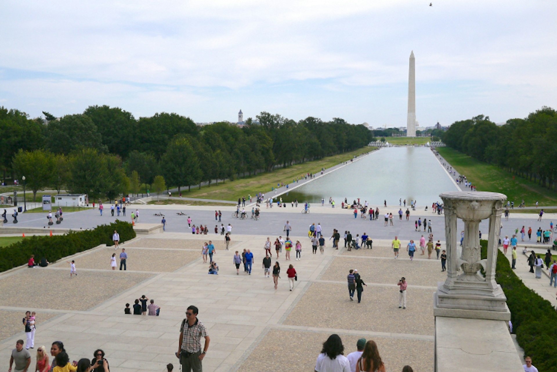 Find your cycling legs on the monument-strewn National Mall. Image by Kārlis Dambrāns / CC BY 2.0