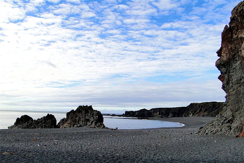 Features - Djúpalónssandur The black-sand beach at Djúpalónssandur. Image by Almir de Freitas / CC BY 2.0