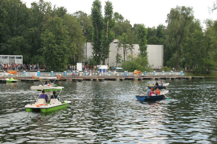 Leisure time in Gorky Park. Image by Alexander Baranov / CC BY 2.0