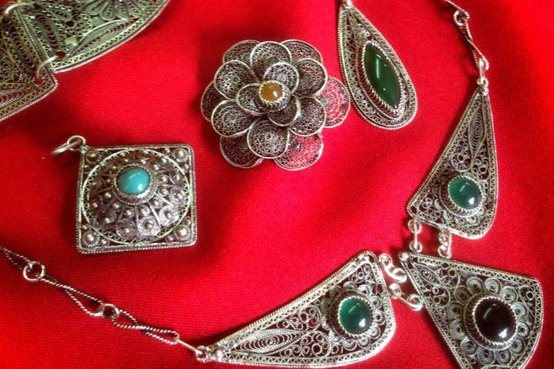 Traditional filigree jewellery at Filigrani collective in Prizren. Image by Larissa Olenicoff / Lonely Planet