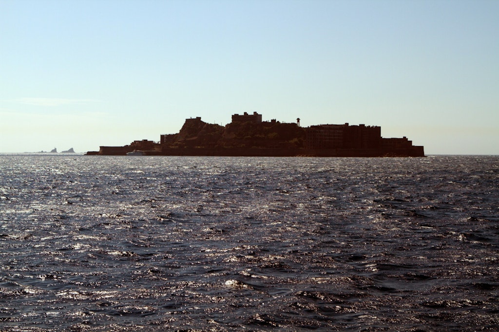 Features - japan-hashima-silhouette