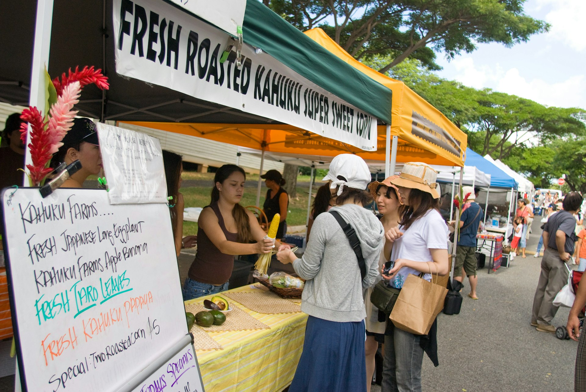 Weekly farmers markets are available all over the main islands, like this one in Honolulu. Image by Andrea Sperling / Lonely Planet Images / Getty