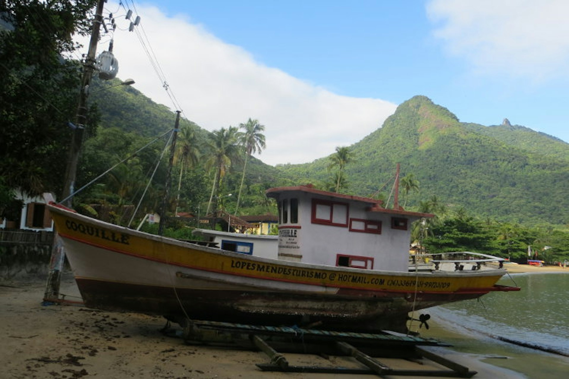 Boats on Praia do Canto, Ilha Grande. Image by Gregor Clark / Lonely Planet