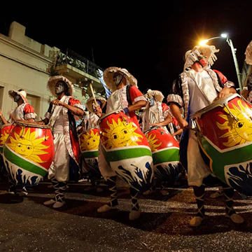 Features - Las Llamadas | Carnaval 2011 |