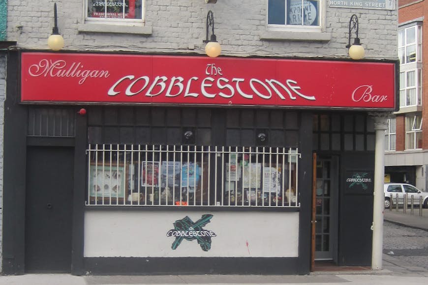 The Cobblestone has craft beer and live music. Image by Douglas Dalby / Lonely Planet