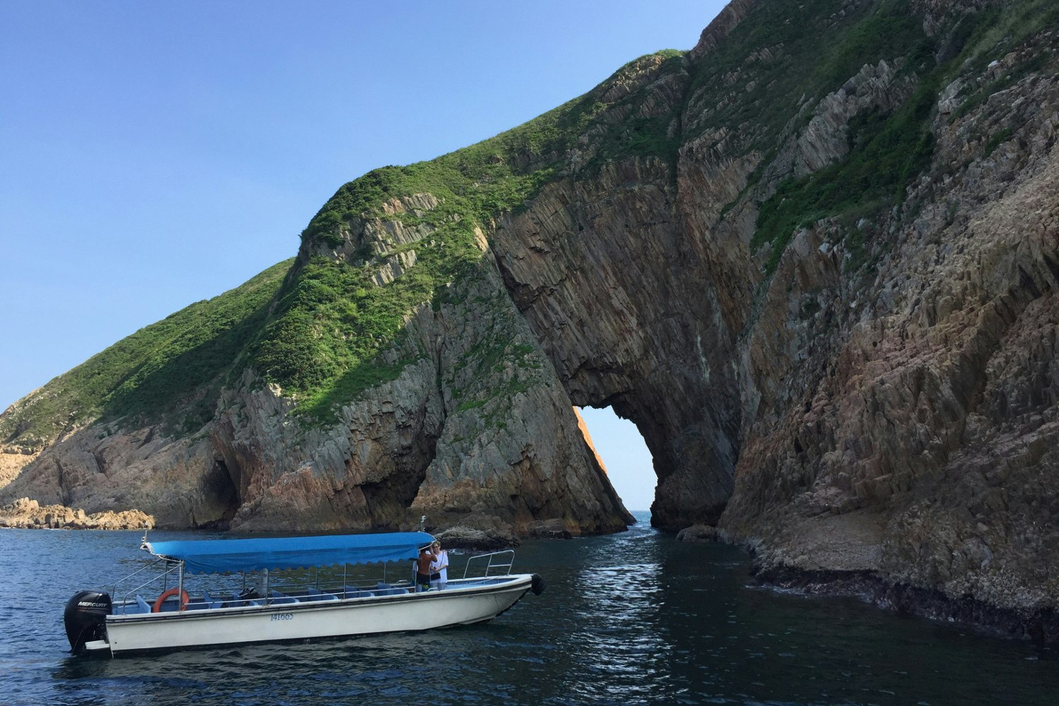 Hong Kong Geopark: sea arch at Wang Chau Island. Image by Piera Chen / Lonely Planet