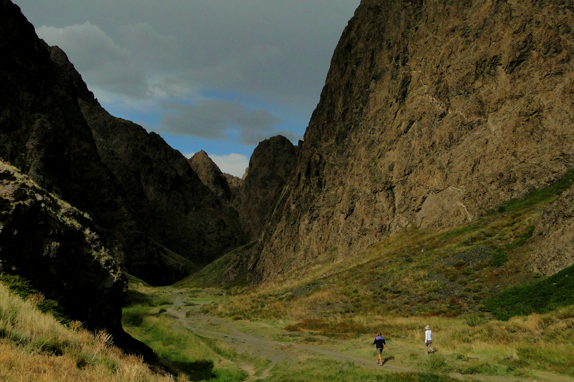 First stop: the craggy canyons of Yolyn Am. Image by Stephen Lioy / Lonely Planet