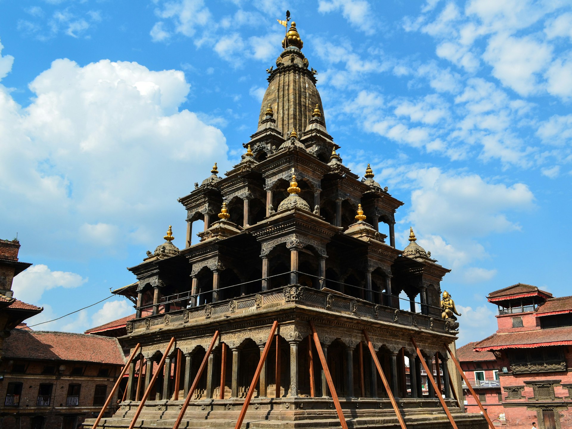 Patan's Krishna Temple with structural reinforcement. Image by René C. Nielsen / CC By 2.0 SA
