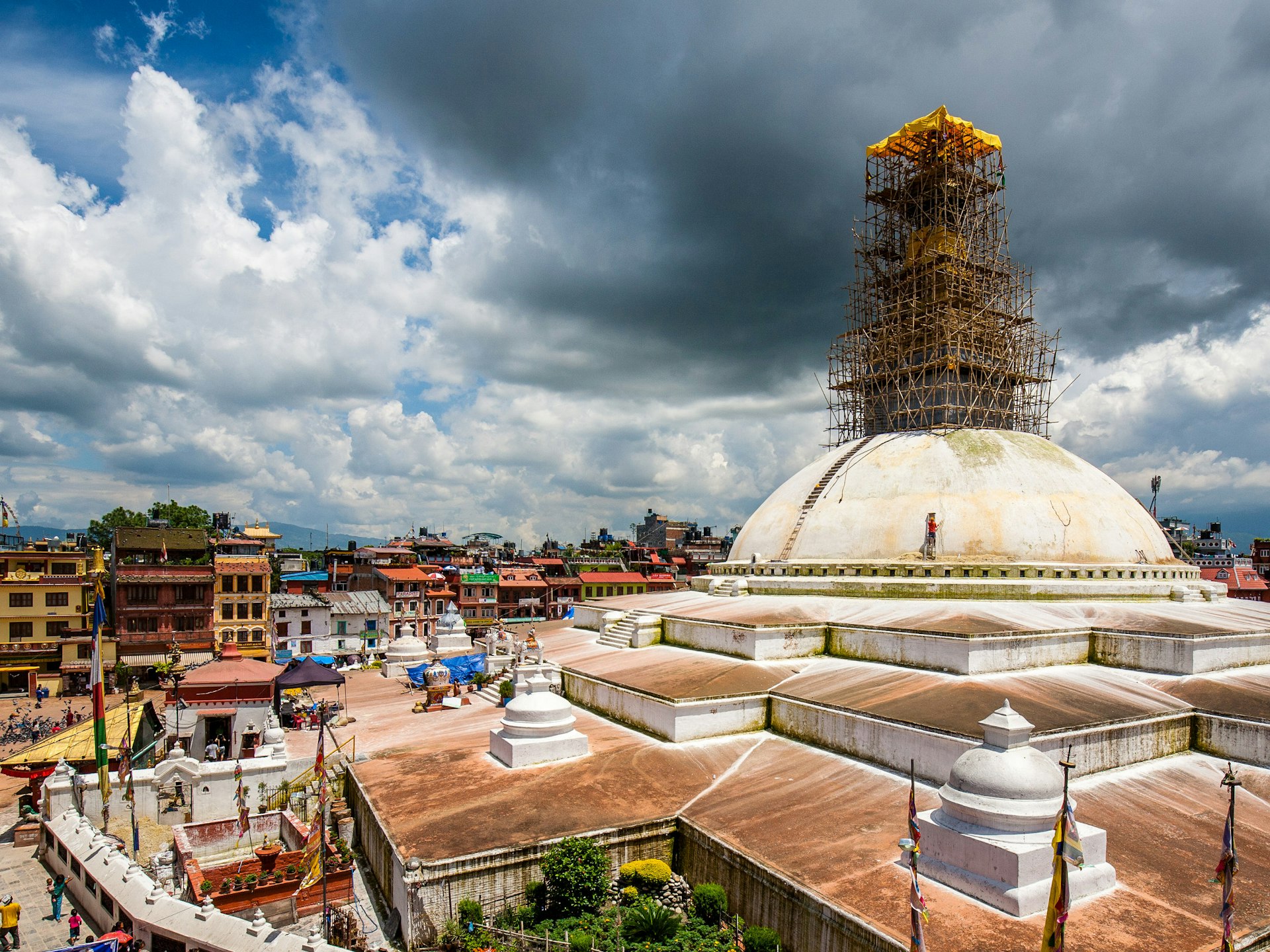 Restoration work at Bodhnath after the disaster. Image by ::Lenz / CC By ND 2.0