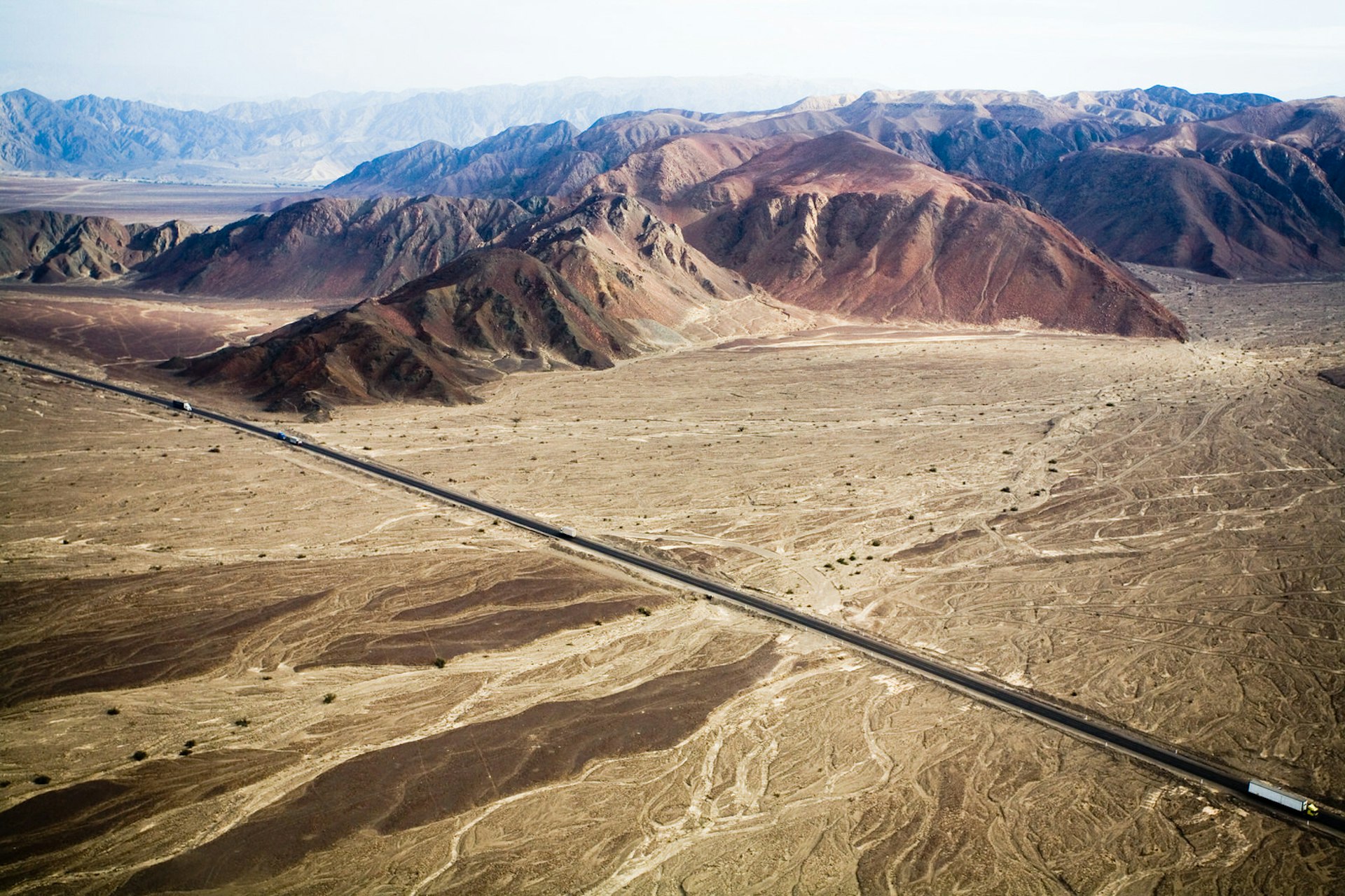 A stretch of the Pan-American Highway near Nazca, Peru © PIKSEL / Getty Images