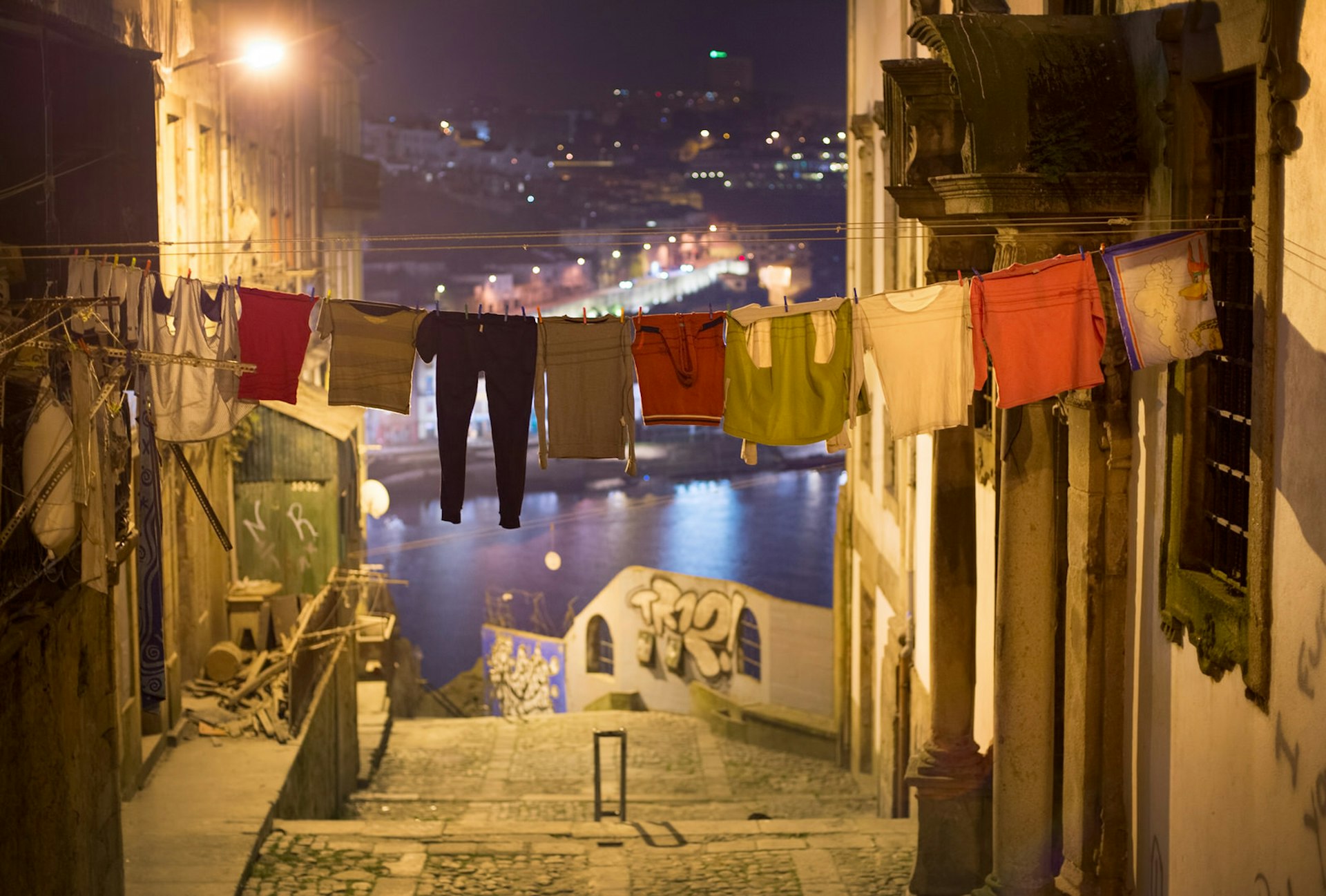 Clothes drying on the Old Town street of Porto, Portugal © joyt / Getty Images