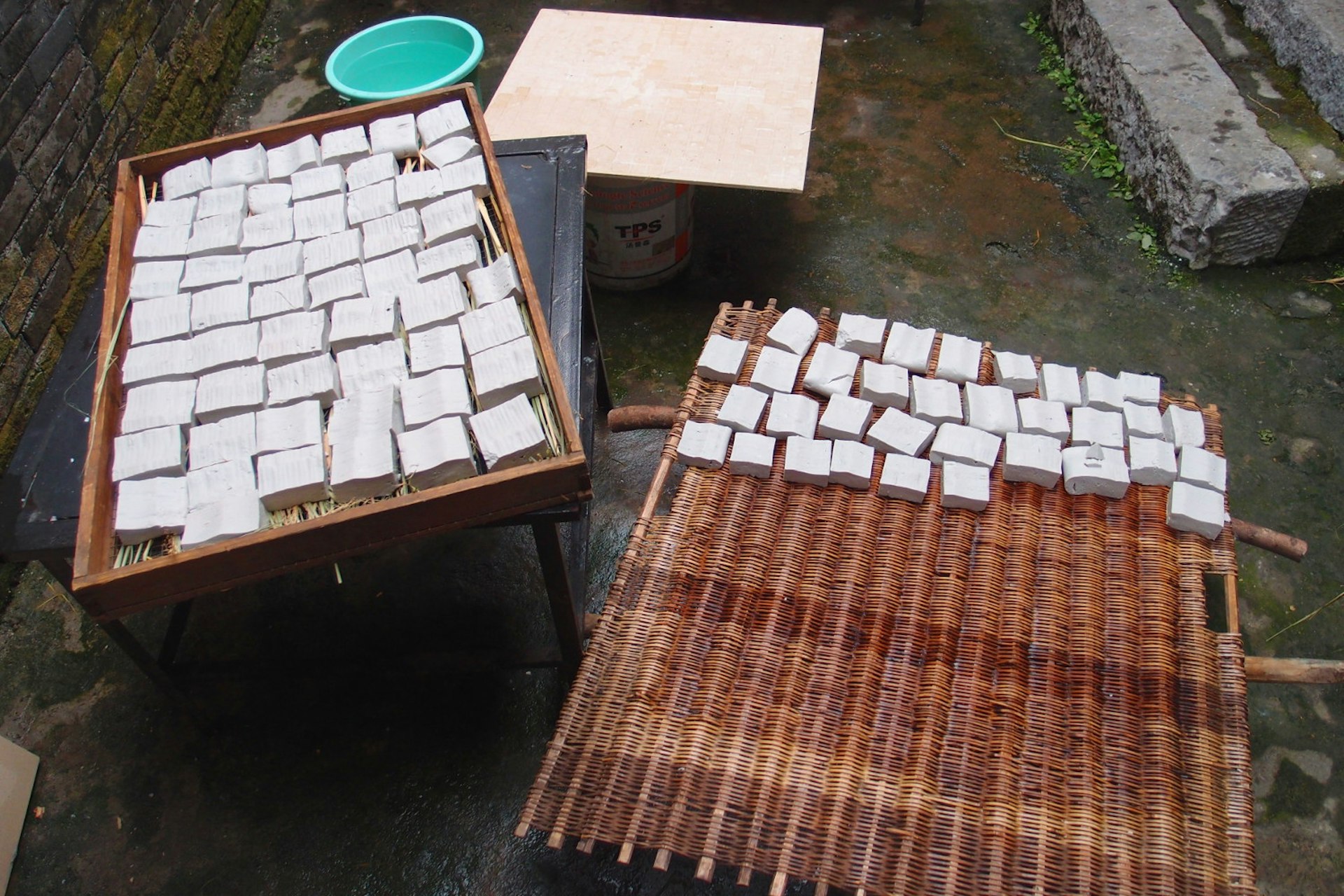 Tofu laid out to set in the courtyard of a Jiangtouzhou home. Image by Piera Chen / Lonely Planet