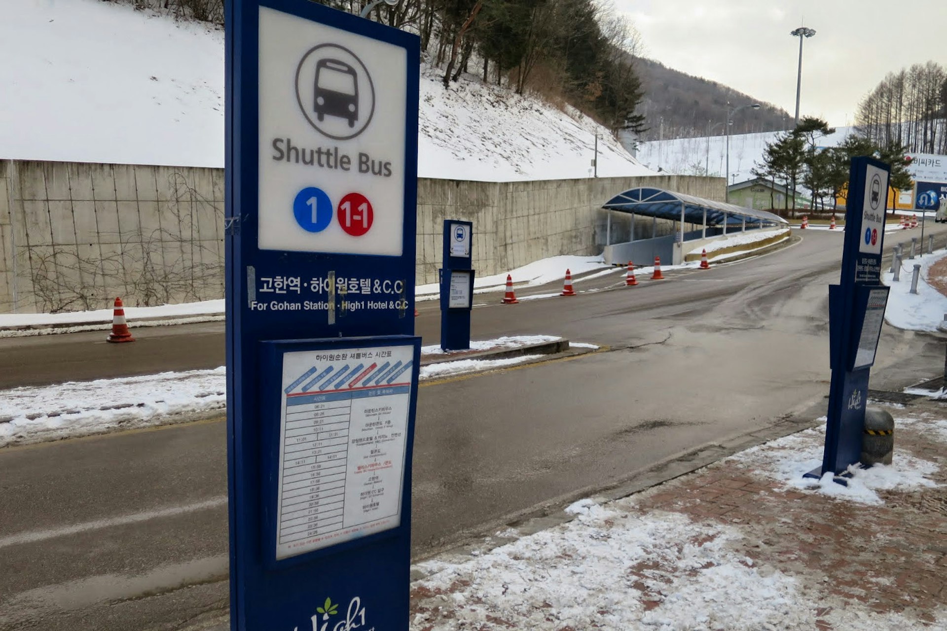Most Korean ski resorts offer shuttle buses to and from Seoul. Image by Megan Eaves / Lonely Planet