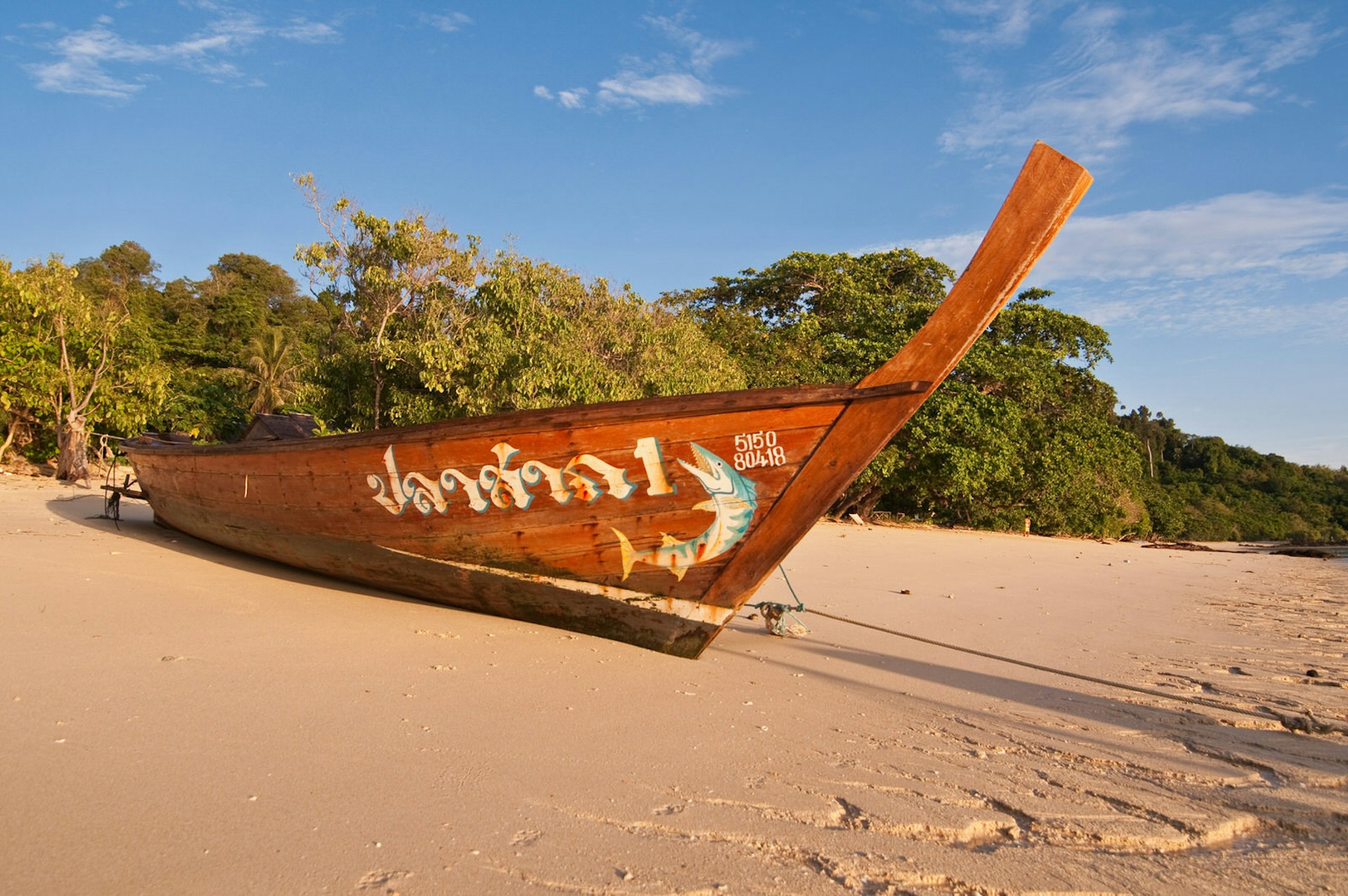 A beached boat sets the scene at Koh Kradan © Peter Fischer / CC by-SA 2.0