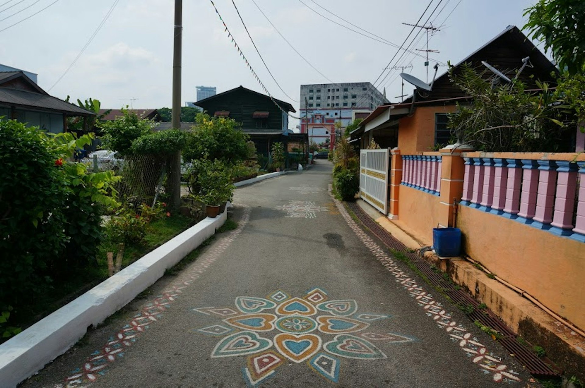Colourful stroll in Kampung Chitty © Anita Isalska / Lonely Planet