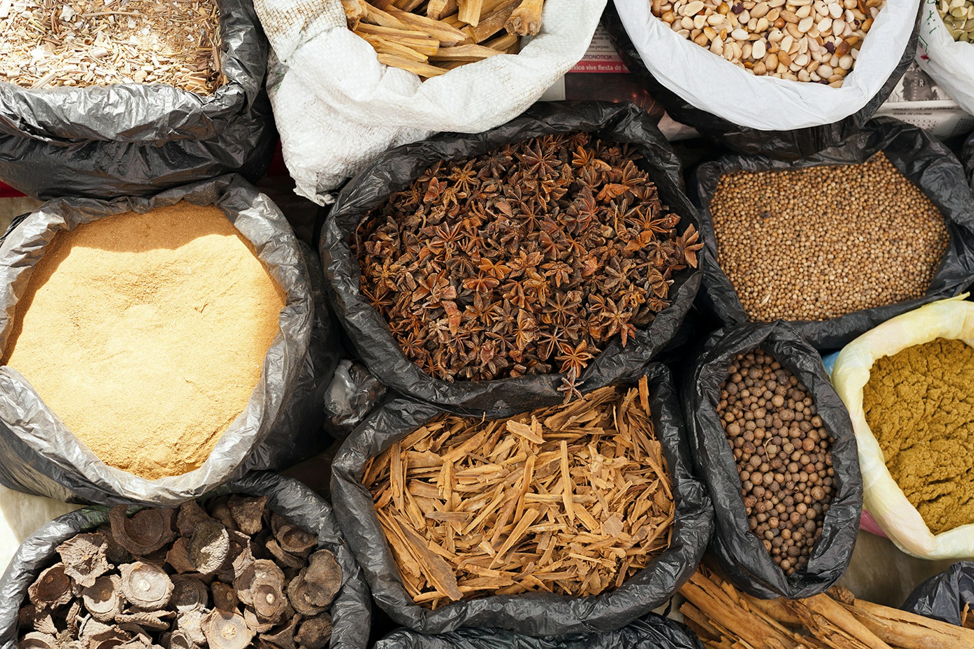 Fresh spices for sale in the market of Otavalo © Bartus Hendrikse / Getty Images