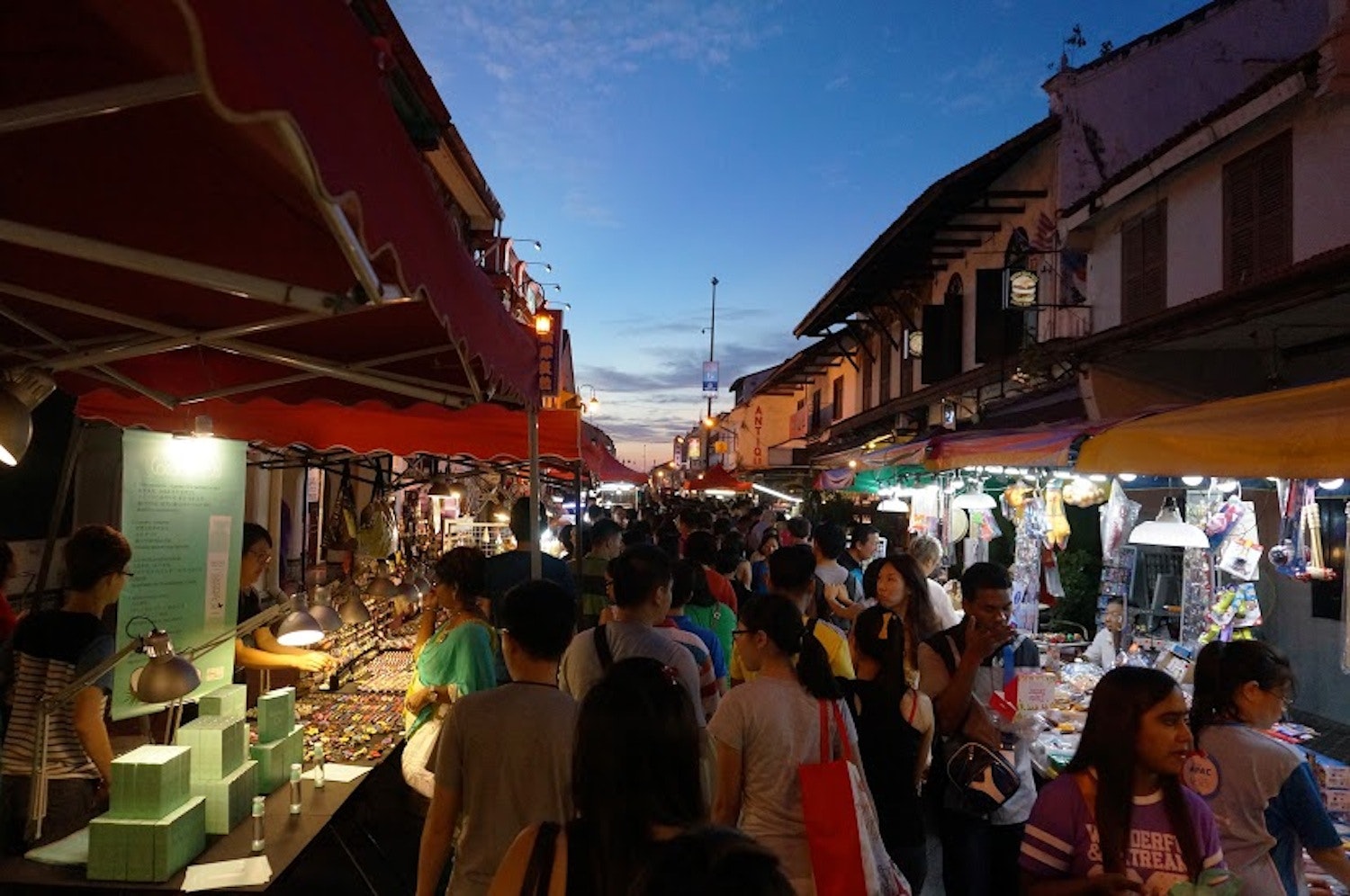 Jonker Walk NIght Market © Anita Isalska / Lonely Planet
