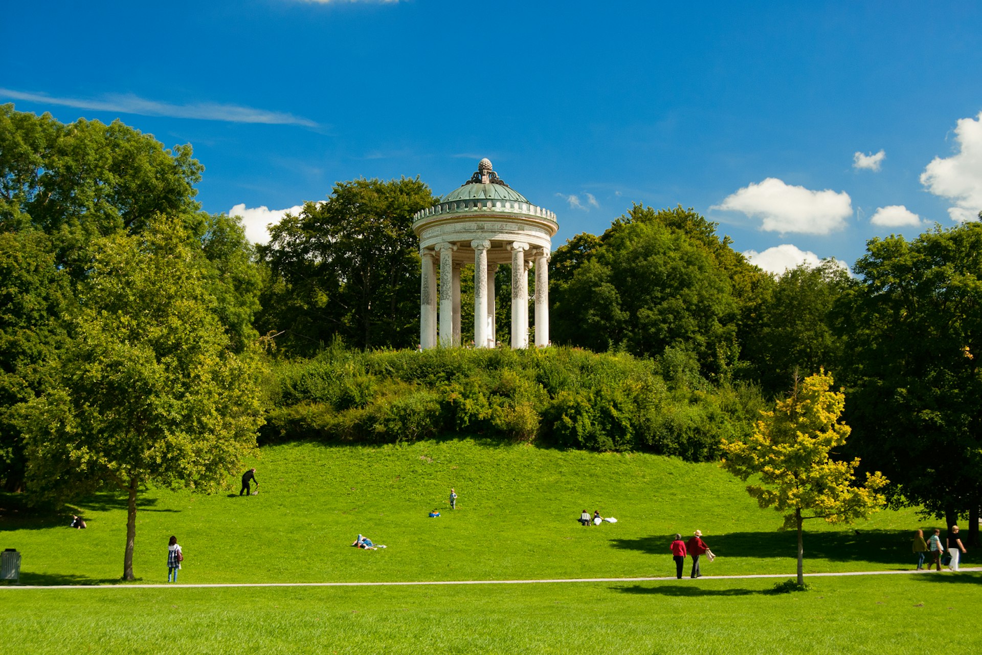 Monopterus-monumentet i Münchens Englischer Garten © clearlens / Shutterstock Images