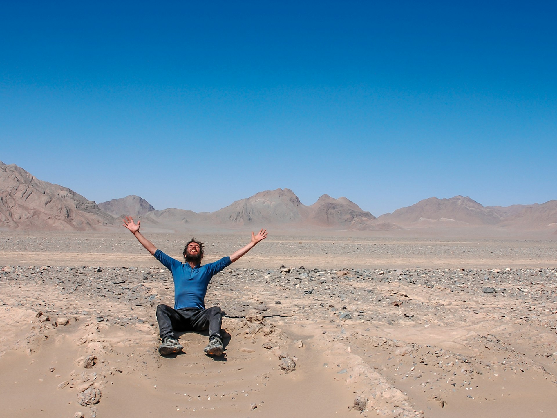 Jeremy Scott in Iranian desert