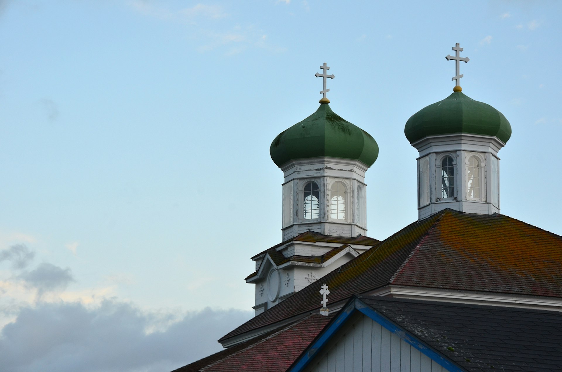 A Russian Orthodox cathedral in the Aleutian Islands © James Brooks / CC BY 2.0
