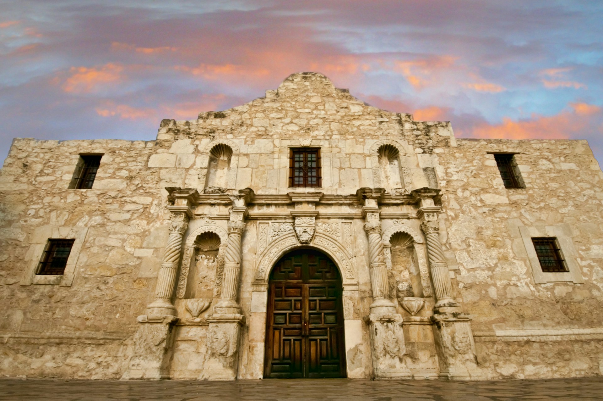 With 2.5 million people visiting each year, the Alamo is San Antonio's largest attraction © visitsanantonio.com