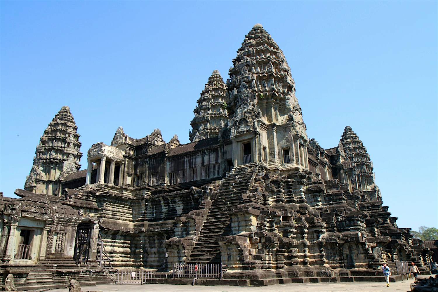 Features - angkor-wat-towers Towers of Angkor Wat