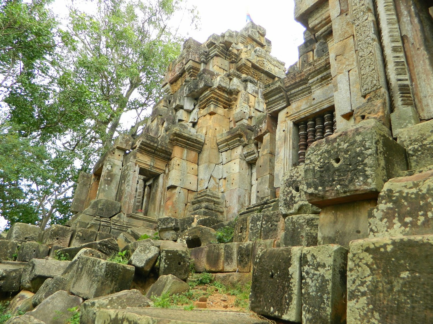 Temple ruins at Wat Ek Phnom