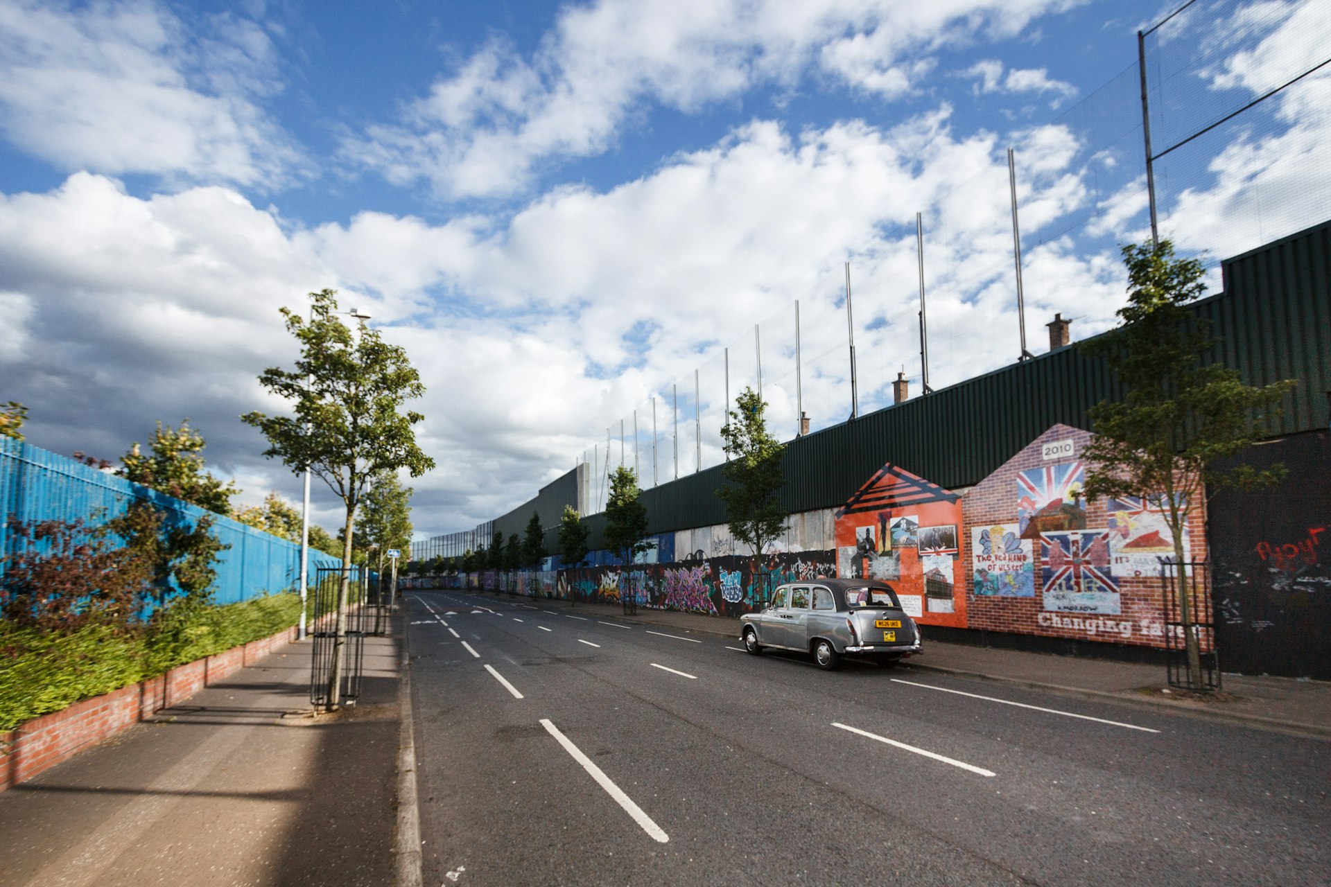 The drive along the Peace Line in West Belfast. Image by Nico Kaiser / CC BY 2.0