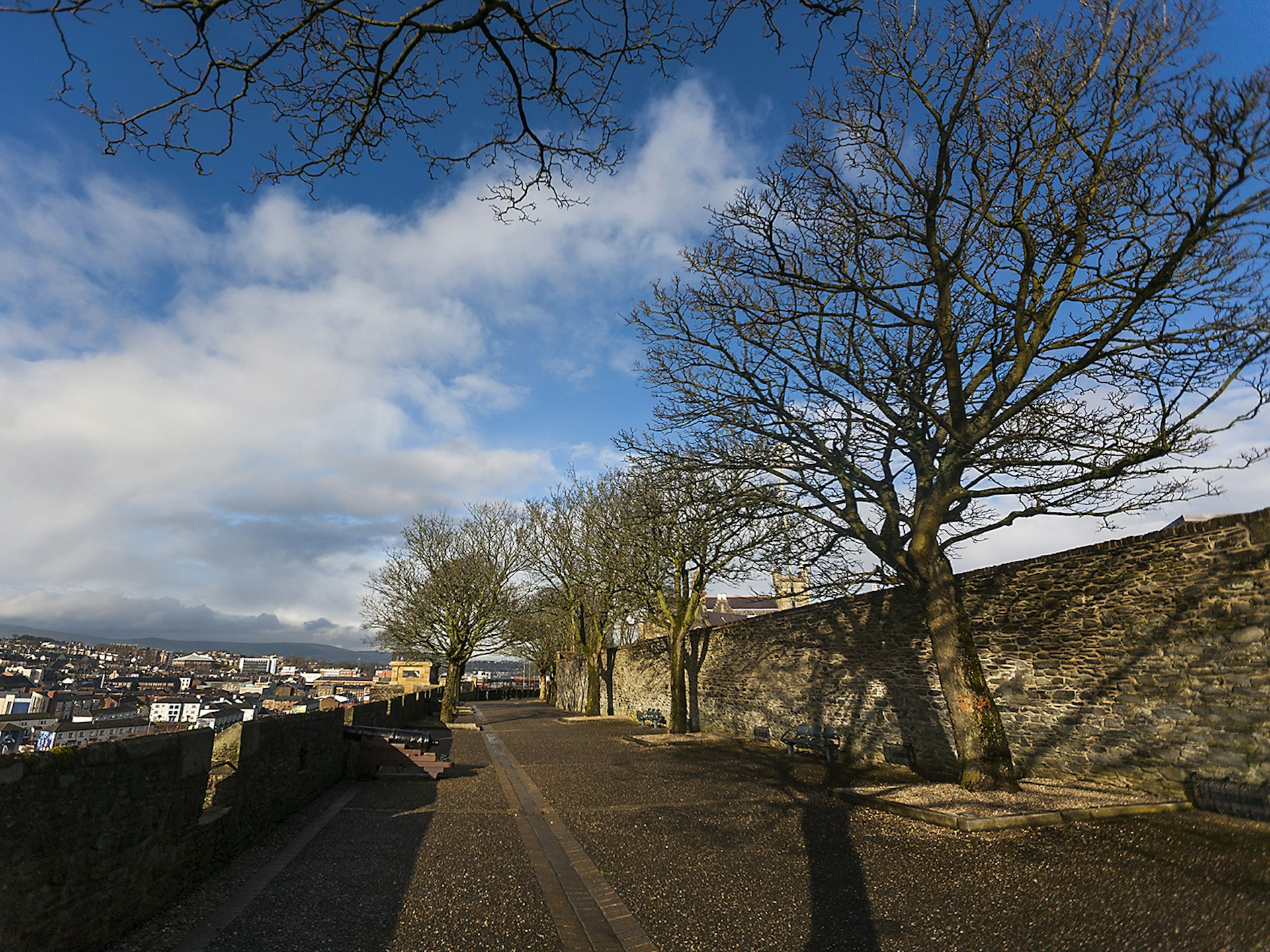 A wander along the walls of Derry. Image by Greg Clarke / CC BY 2.0