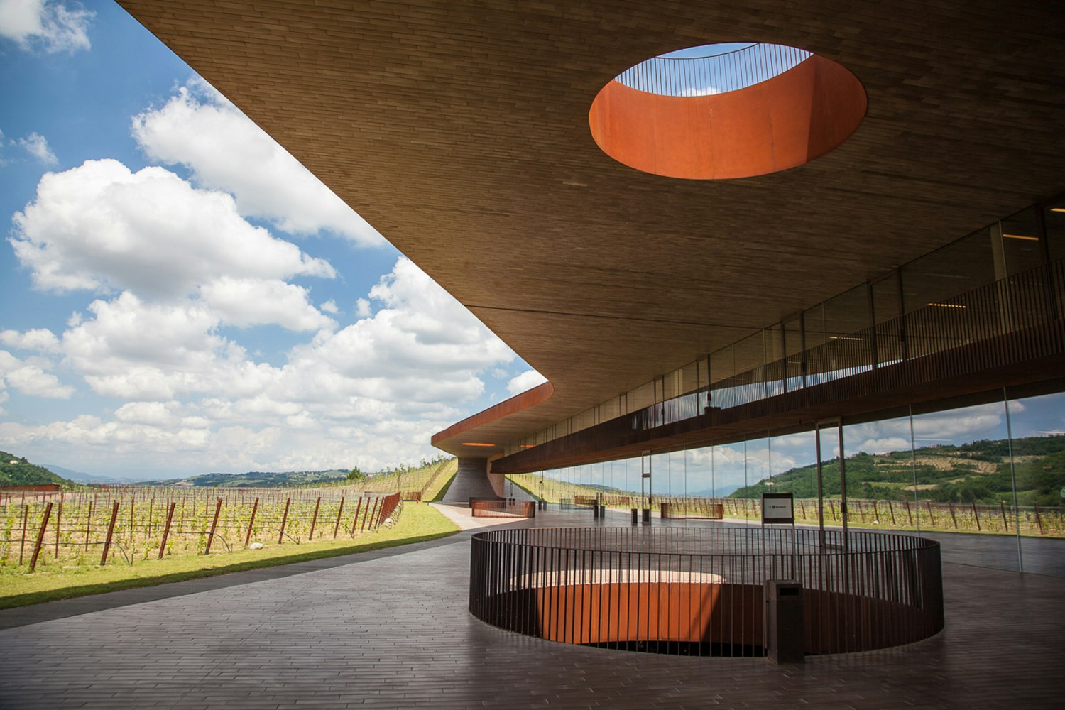 Sculptural architecture at Antinori winery