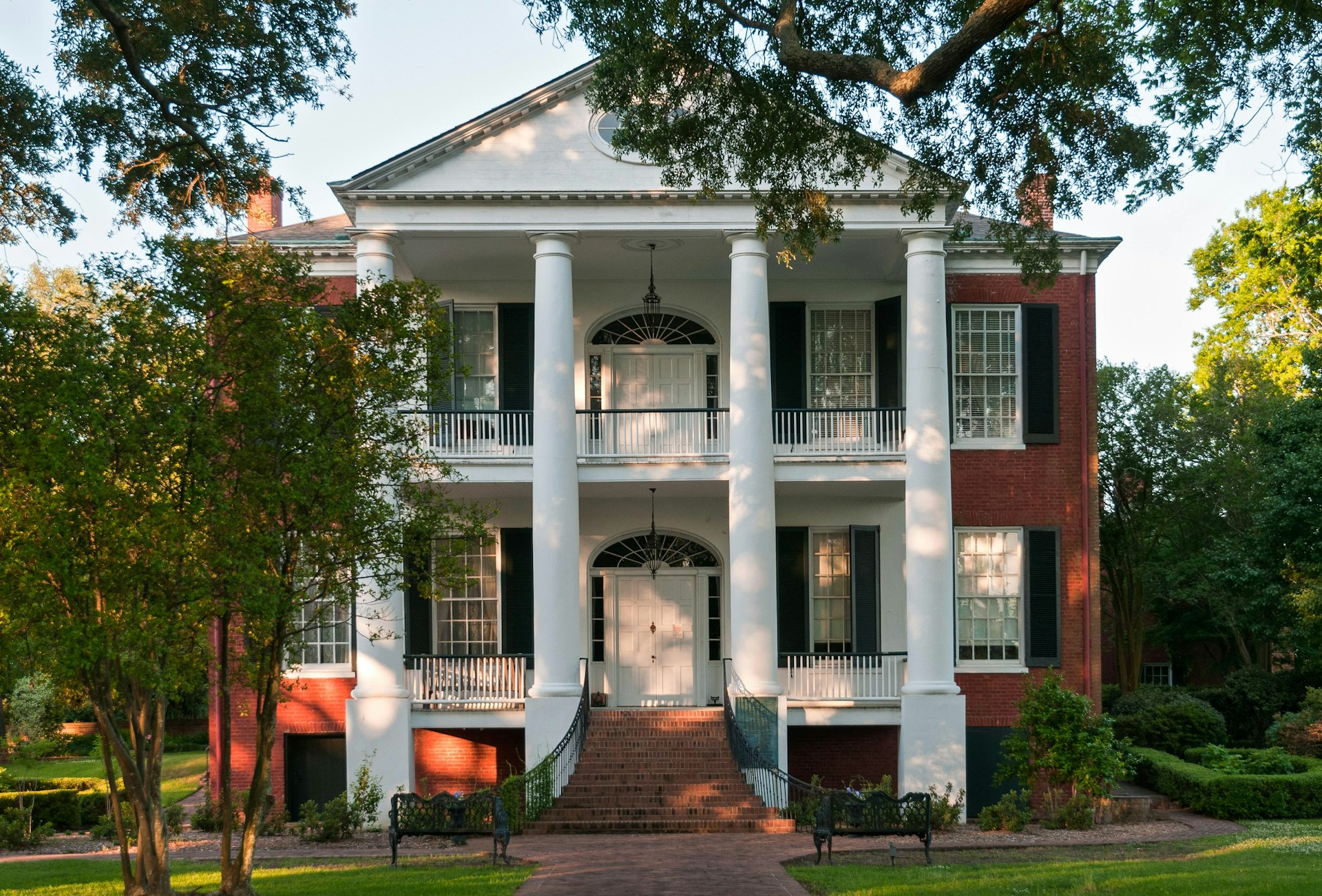 Rosalie Mansion Greek Revival style was influential on antebellum architecture in the region. General Grant also seized this house during the Civil War to use as Union headquarters © Stephen Saks / Getty Images