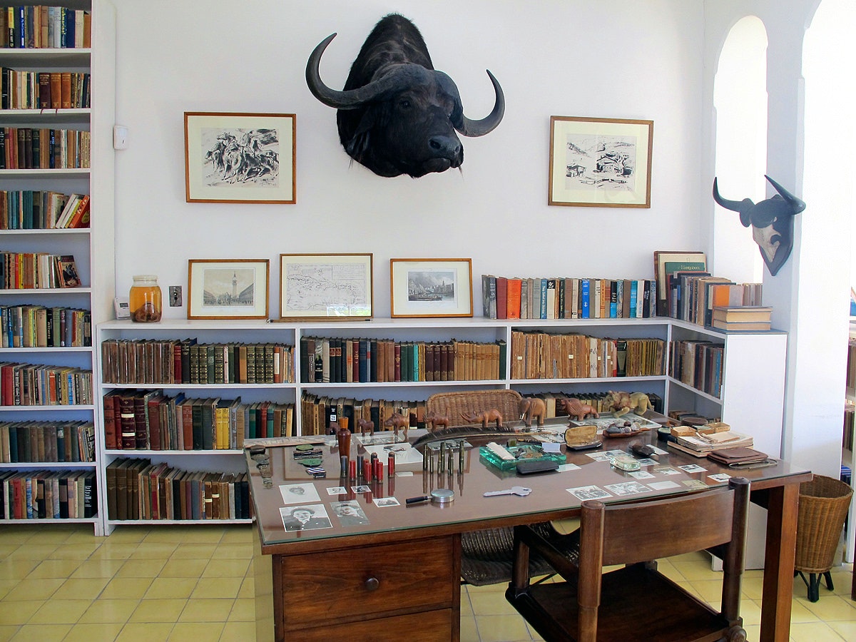 Hemingway's writing desk at Finca Vigía © Bruce Tuten/CC BY 2.0