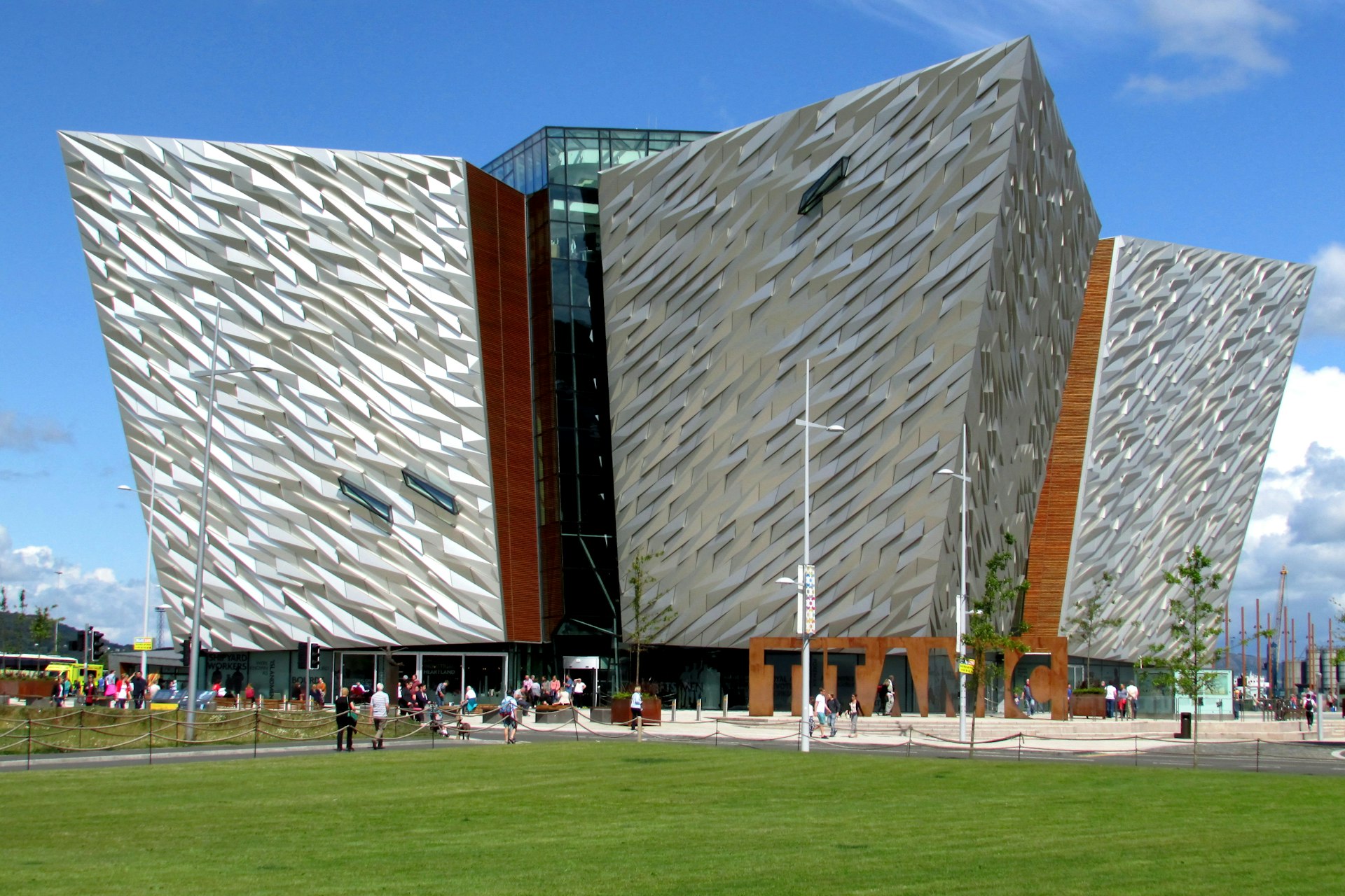 Titanic Belfast © Reading Tom / CC BY 2.0