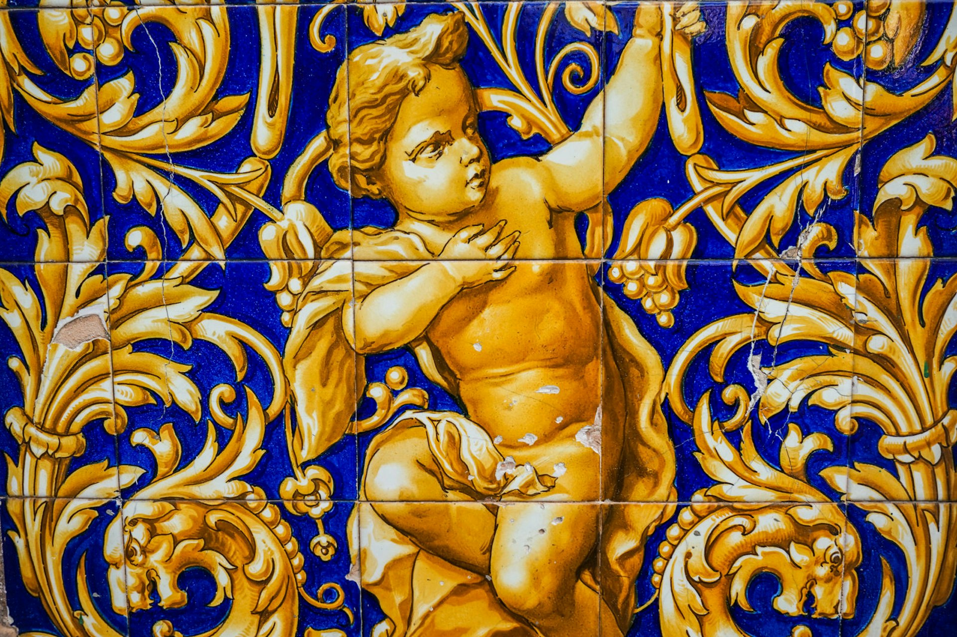 Detail of a classic Seville azulejo on a building in Triana © Brendan Sainsbury / Lonely Planet