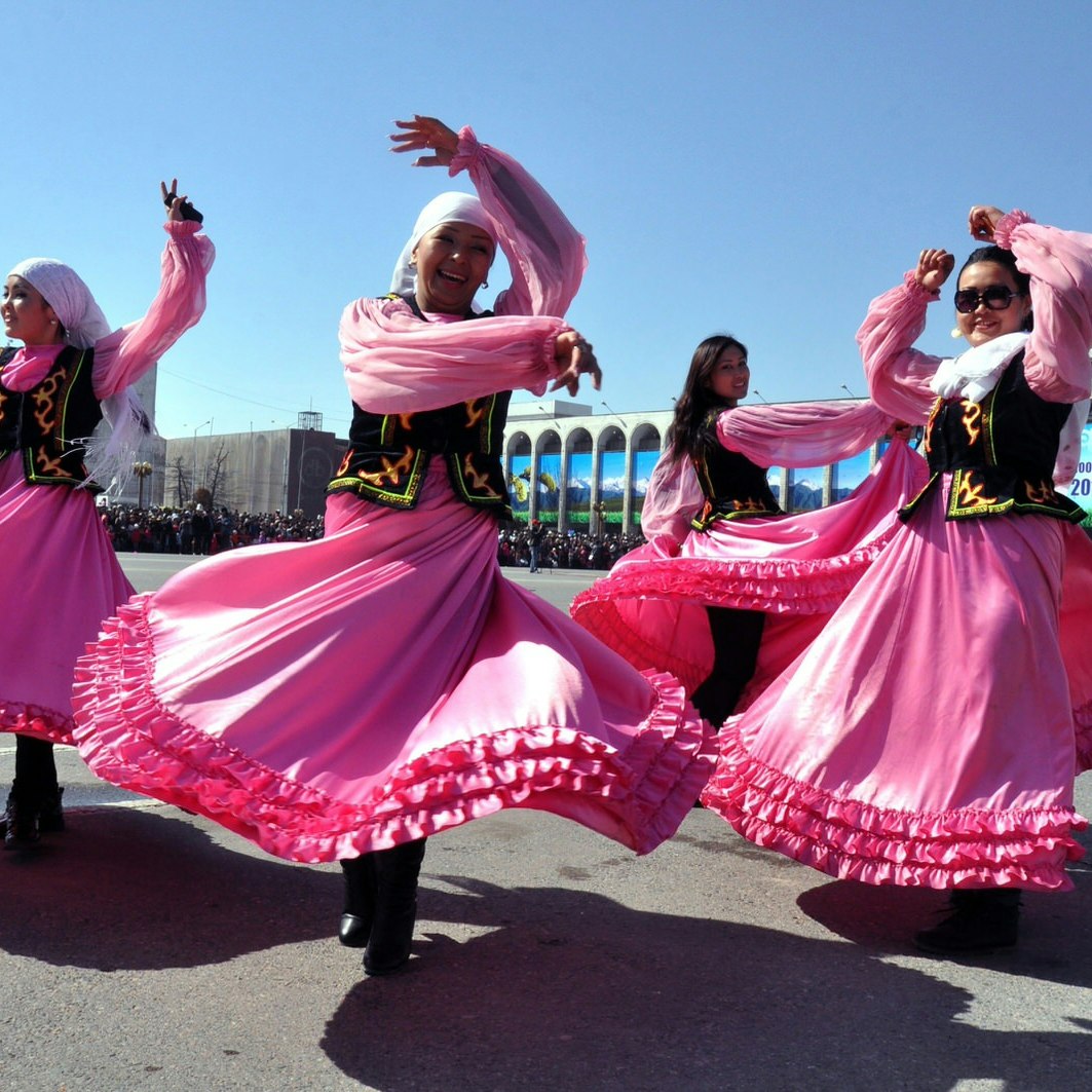 Traditional dancers perform in Bishkek, Kyrgyzstan during Nowruz © Anadolu Agency / Getty Images