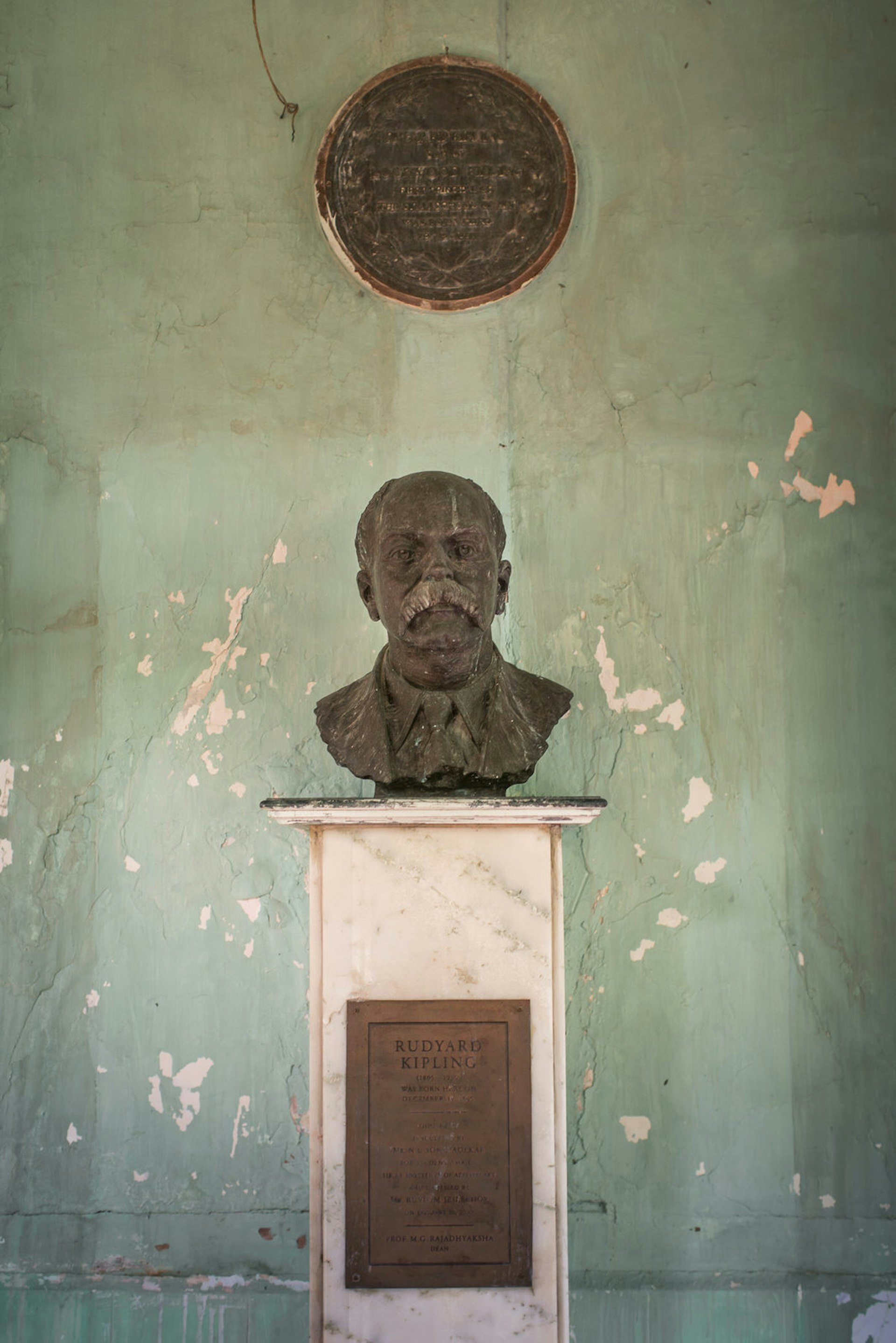 A bust of Kipling, the man who more than any other conjured up the popular image of ‘British India’ © Philip Lee Harvey / Lonely Planet