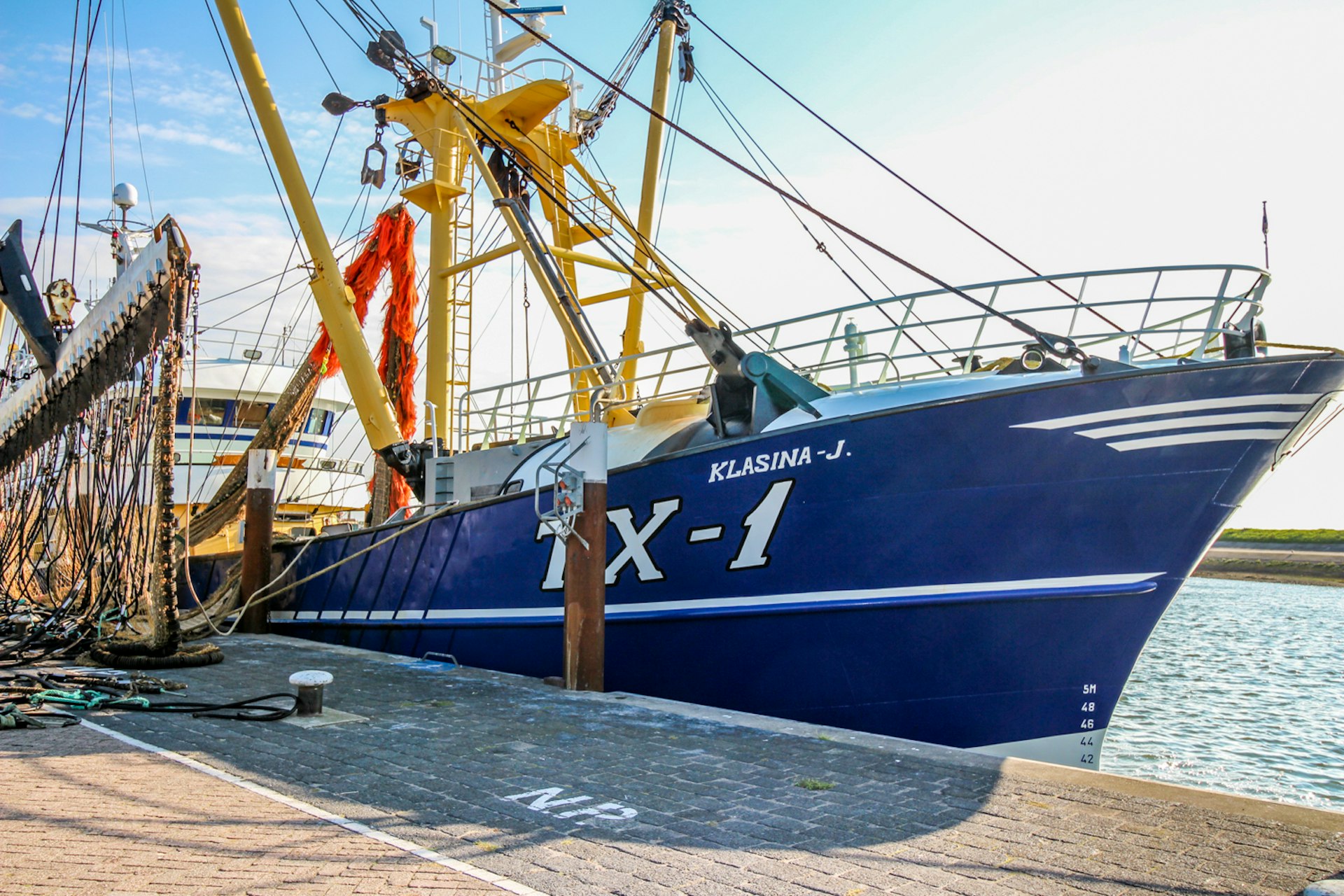 A fishing boat docked at a Texel harbour © Catherine Le Nevez / Lonely Planet