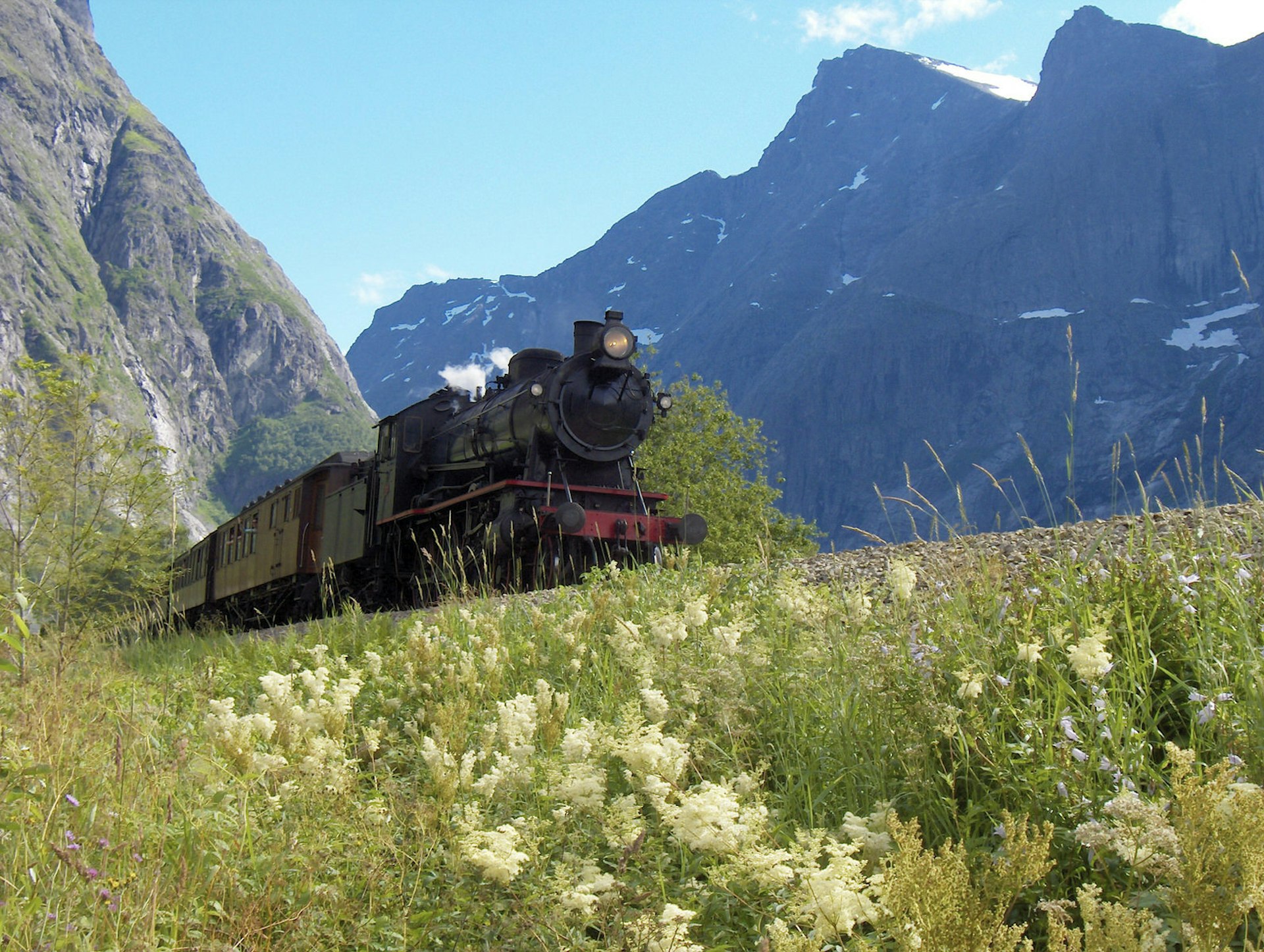 Norway’s Raumabanen is so scenic it slows down so you can snap pics of the scenery scrolling past © TomasEE / Wikimedia Commons