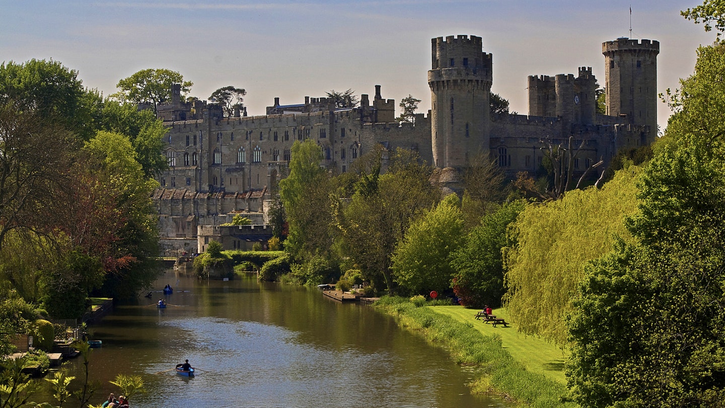 Warwick Castle sits on a bend of the River Avon © Andrea Pucci / Getty Images