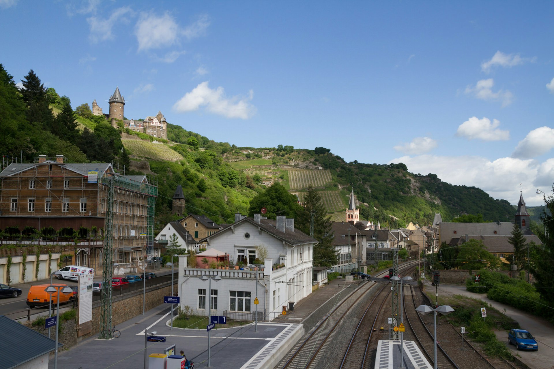 Bacharach Train Station with Castle Stahleck in the background © softdelusion66 / Shutterstock