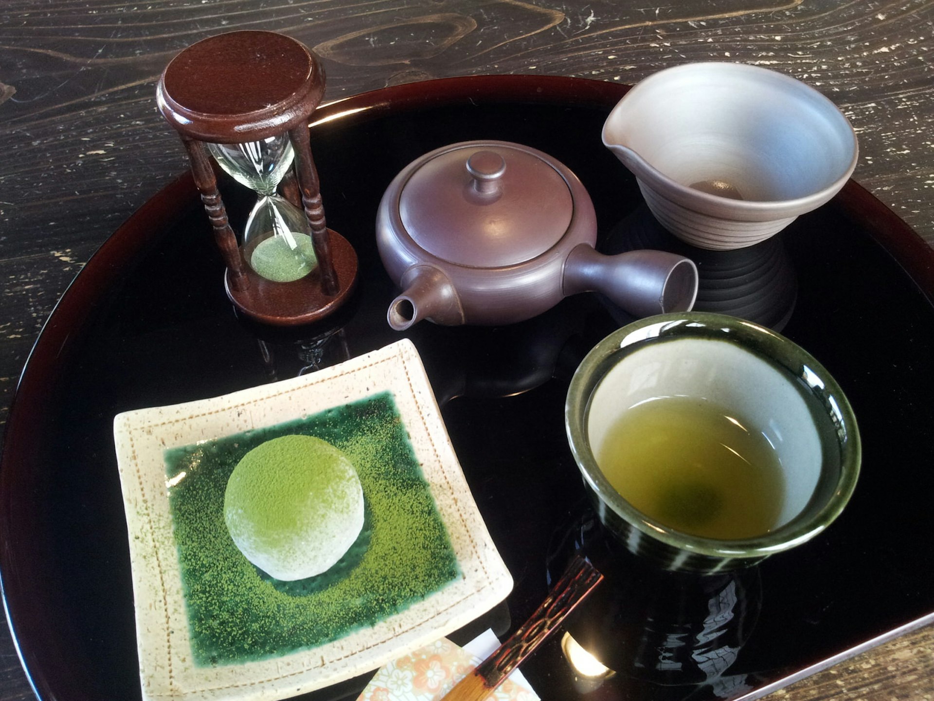 Tea and sweet at Shinryoku Sabō