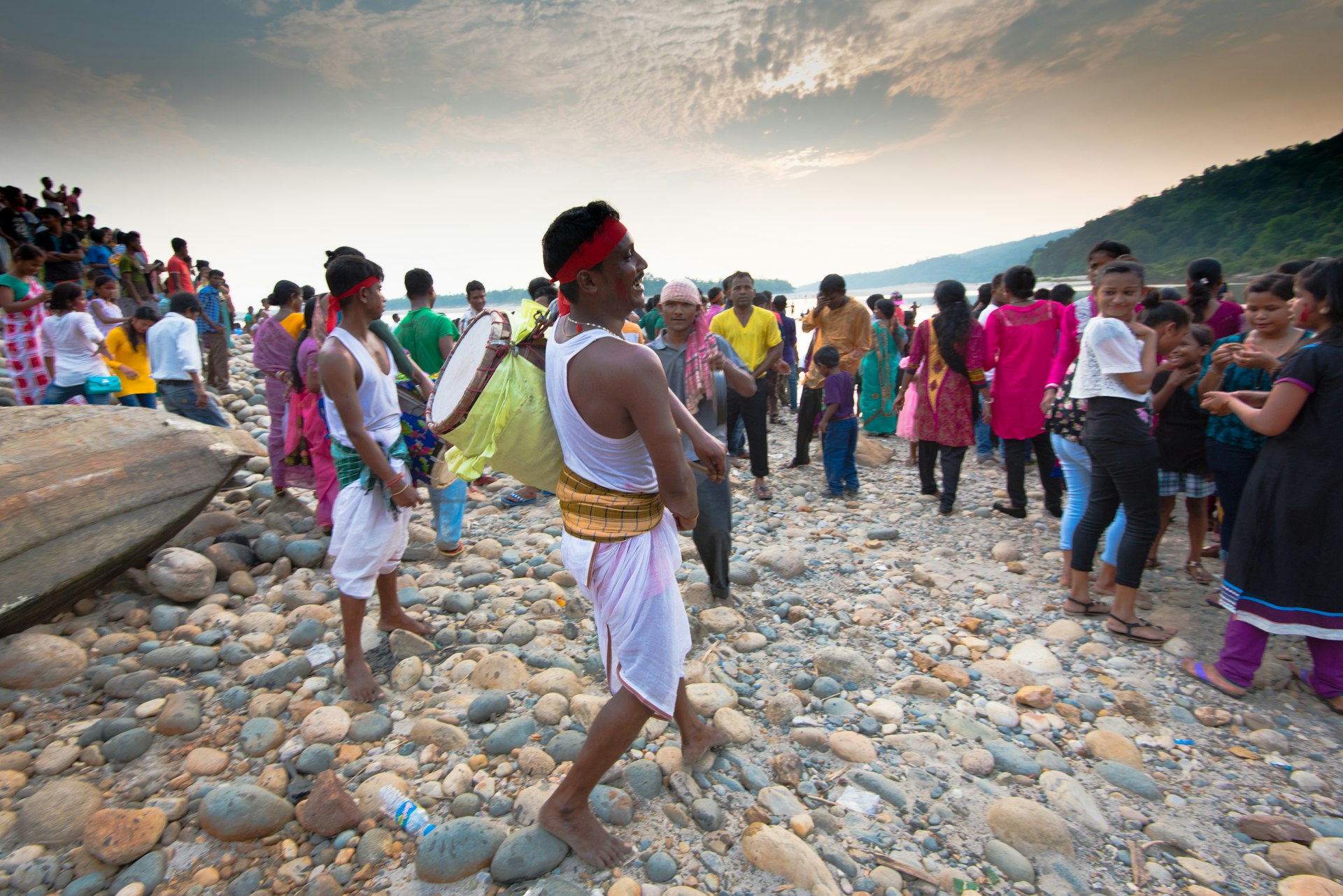 Musicians celebrate Durga Puja near the Meghalaya-Bangladesh border © Arup Malakar / CC BY 2.0