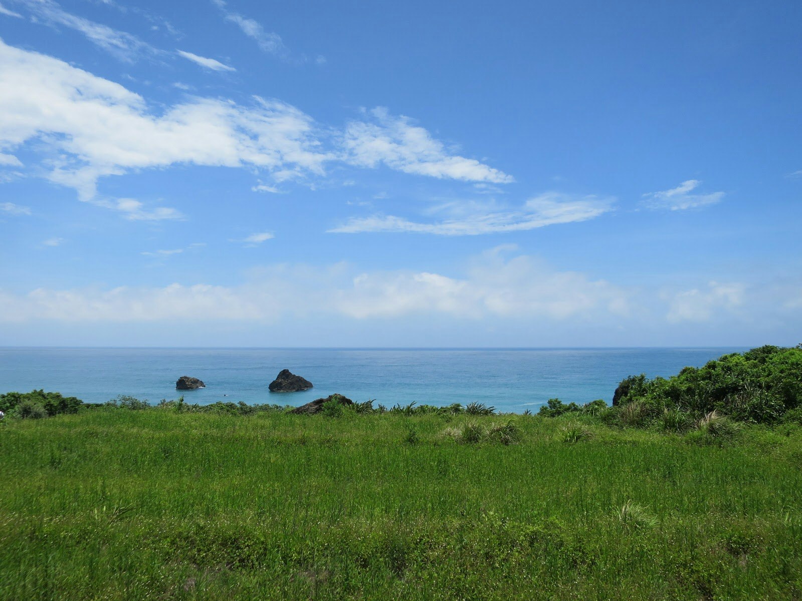 The Pacific Ocean takes on a turquoise hue along the Taitung coast © Megan Eaves / Lonely Planet