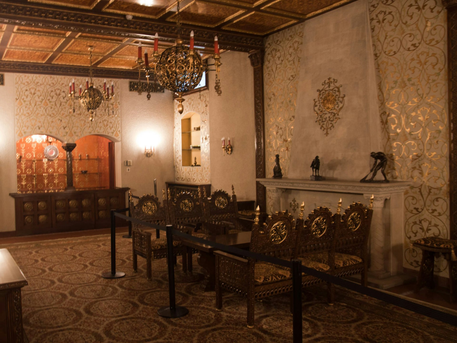 One of the Spring Palace's many lavish rooms © Kit Gillet / Lonely Planet