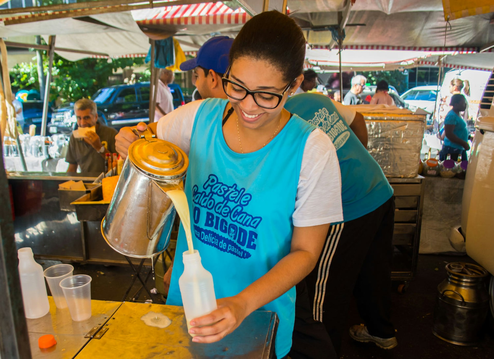 Caldo de cana (sugarcane juice) at a feira livre © Tom Le Mesurier / Lonely Planet