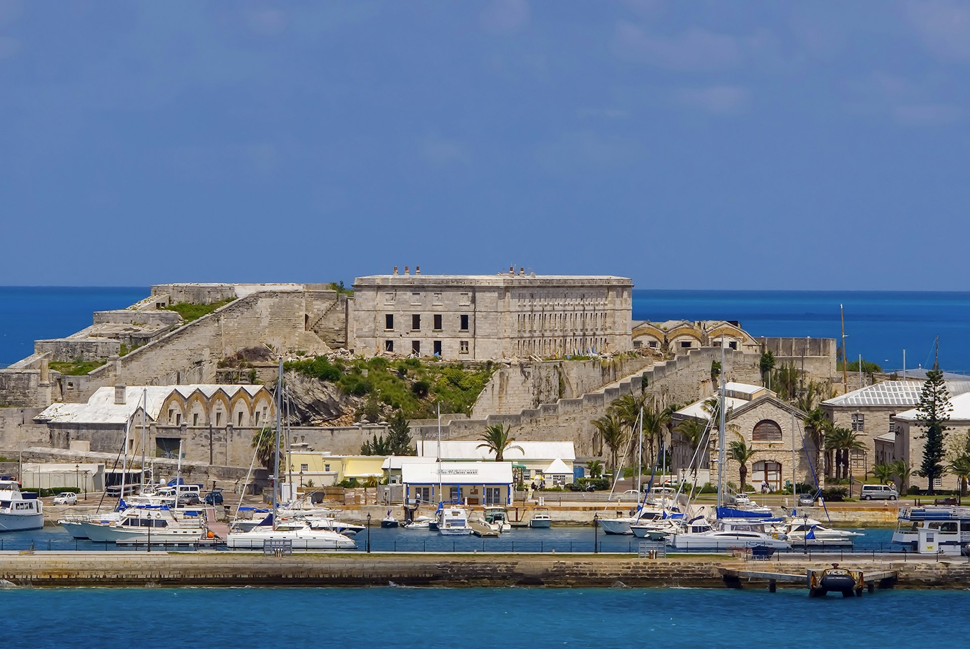 West End and Pier 41 Marina at the Royal Naval Dockyard in Sandys Parish © M. Timothy O' Keefe / Getty Images